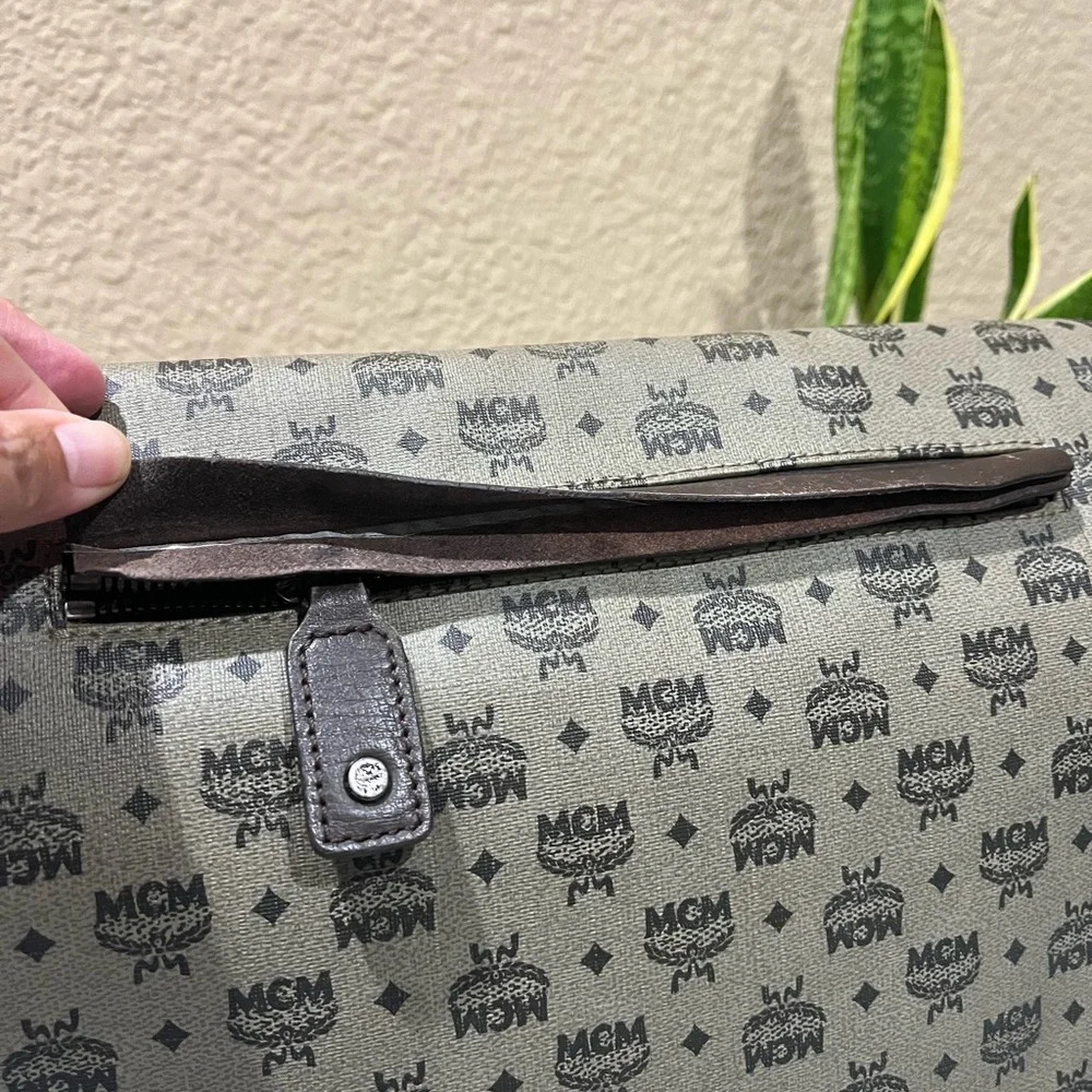 MCM MONOGRAM MESSENGER BAG - Picture 4 of 16